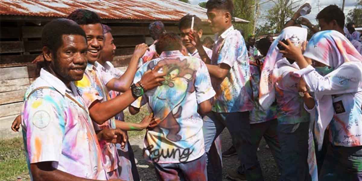 Perayaan kelulusan siswa pendidikan menengah. Foto: Anti Patabang/Papua60detik